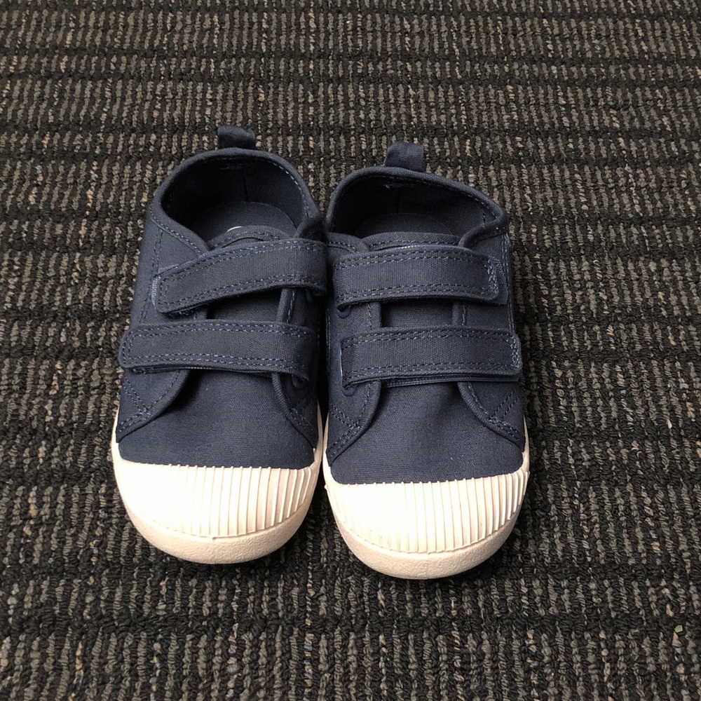 🏋️‍♂️ Cat & Jack Kids Sneakers with Velcro Straps Nwot